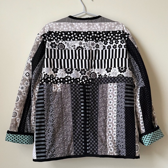 ⭐️ Handmade Upcycled -SHORT- B&W Quilted Coat Jacket - Picture 4 of 4